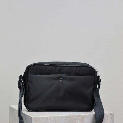 CITY CAMERA BAG 24 IN BLACK ECONYL
