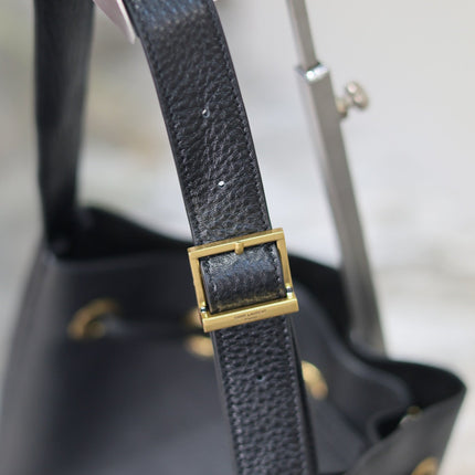 PARIS VII SMALL HOBO 30 IN BLACK GRAINED LEATHER GOLD HARDWARE