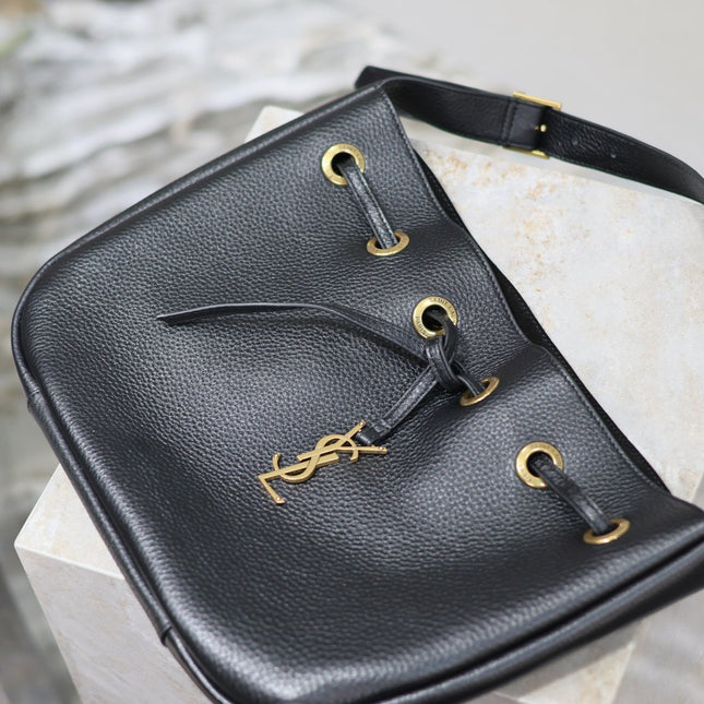 PARIS VII SMALL HOBO 30 IN BLACK GRAINED LEATHER GOLD HARDWARE