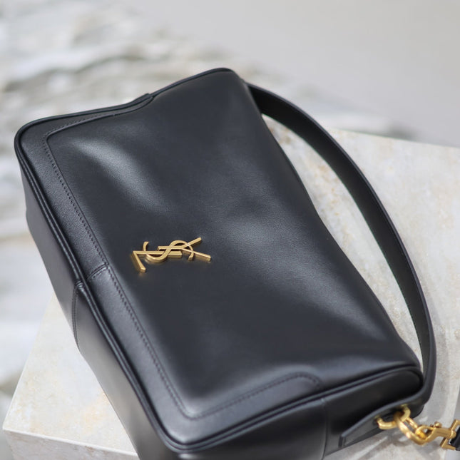 CAMERA SUPPLE BAG 28 IN BLACK SMOOTH LAMBSKIN GOLD HARDWARE