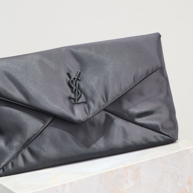 ENVELOPE CLUTCH 29 IN BLACK NYLON BLACK LOGO