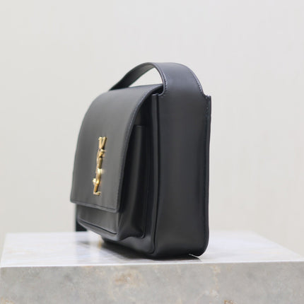 NIKI BABY 22 IN BLACK CALFSKIN GOLD LOGO