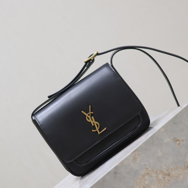 NIKI BABY 22 IN BLACK CALFSKIN GOLD LOGO
