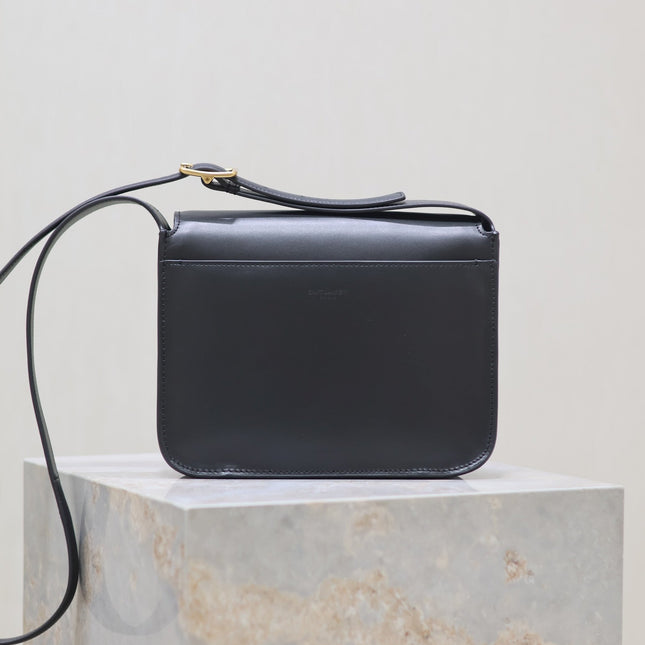 NIKI BABY 22 IN BLACK CALFSKIN GOLD LOGO