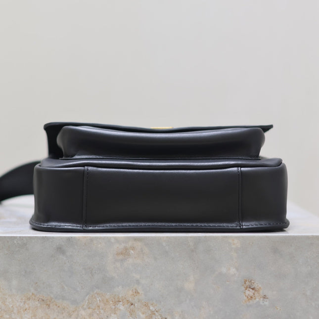 NIKI BABY 22 IN BLACK CALFSKIN GOLD LOGO