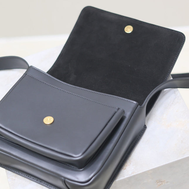 NIKI BABY 22 IN BLACK CALFSKIN GOLD LOGO
