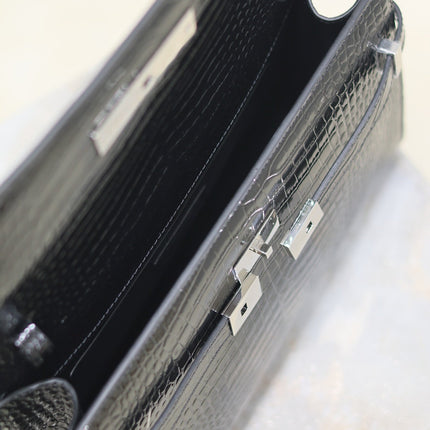 MANHATTAN MEDIUM 29 IN BLACK CROCODILE-EMBOSSED CALFSKIN SILVER BUCKLE