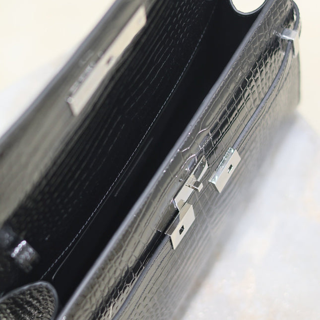 MANHATTAN MEDIUM 29 IN BLACK CROCODILE-EMBOSSED CALFSKIN SILVER BUCKLE
