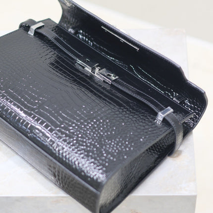 MANHATTAN MEDIUM 29 IN BLACK CROCODILE-EMBOSSED CALFSKIN SILVER BUCKLE