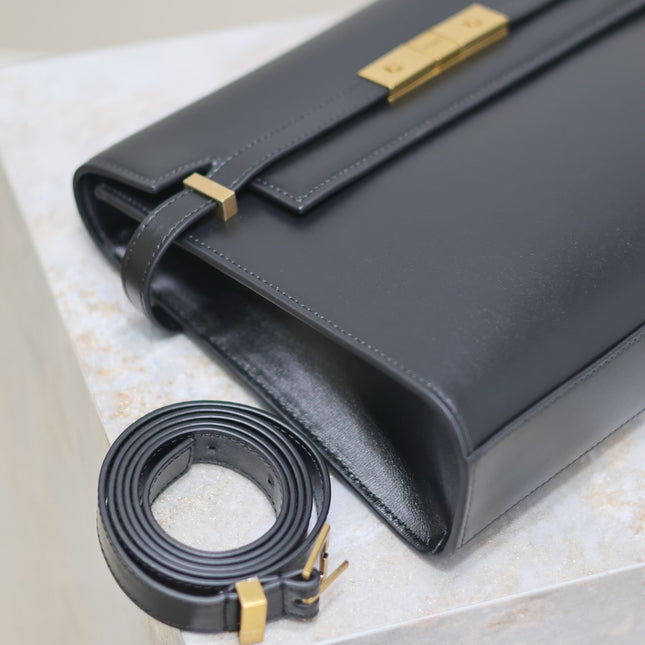 MANHATTAN MEDIUM 29 IN BLACK SMOOTH CALFSKIN GOLD BUCKLE