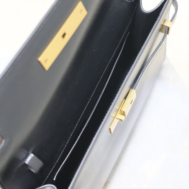MANHATTAN MEDIUM 29 IN BLACK SMOOTH CALFSKIN GOLD BUCKLE