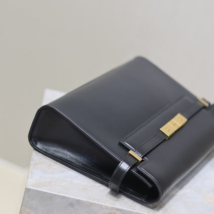 MANHATTAN MEDIUM 29 IN BLACK SMOOTH CALFSKIN GOLD BUCKLE