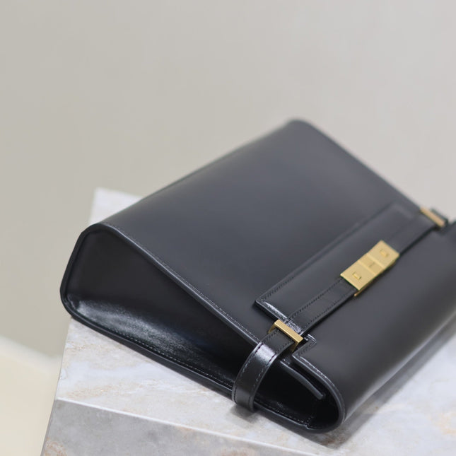 MANHATTAN MEDIUM 29 IN BLACK SMOOTH CALFSKIN GOLD BUCKLE