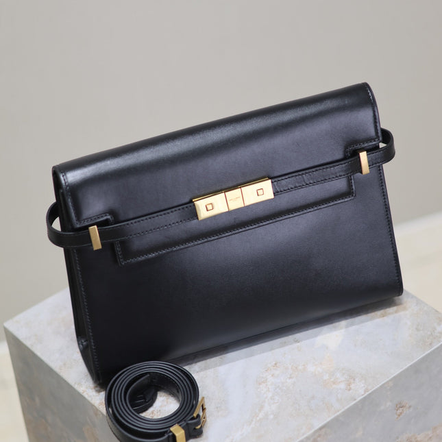 MANHATTAN MEDIUM 29 IN BLACK SMOOTH CALFSKIN GOLD BUCKLE
