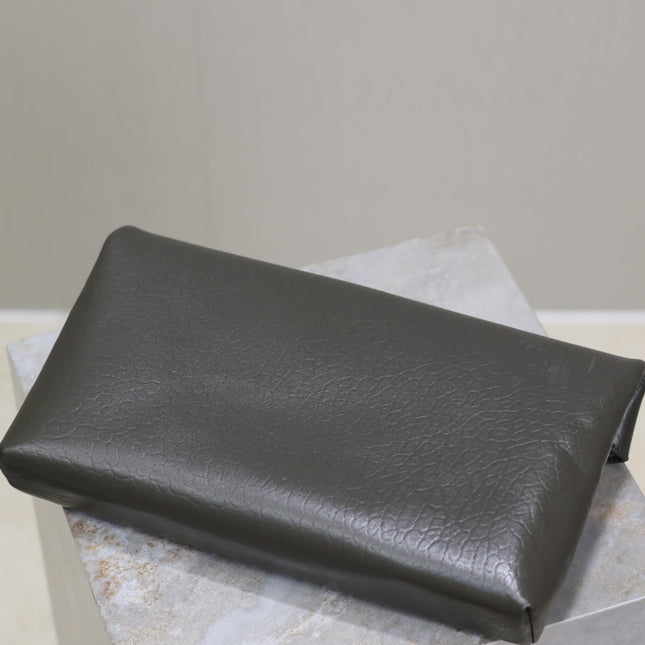 ENVELOPE CLUTCH 29 IN KOMBU GREEN LAMBSKIN COPPER LOGO