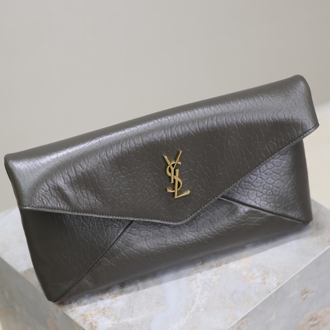 ENVELOPE CLUTCH 29 IN KOMBU GREEN LAMBSKIN COPPER LOGO