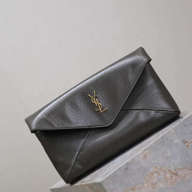 ENVELOPE CLUTCH 29 IN KOMBU GREEN LAMBSKIN COPPER LOGO