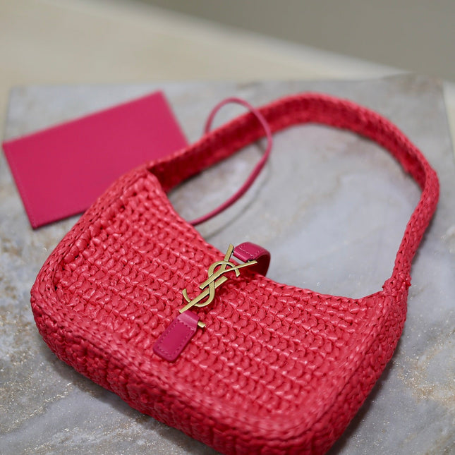 LE 5 À 7 BAG  19 IN MAGENTA PINK WOVEN RAFFIA