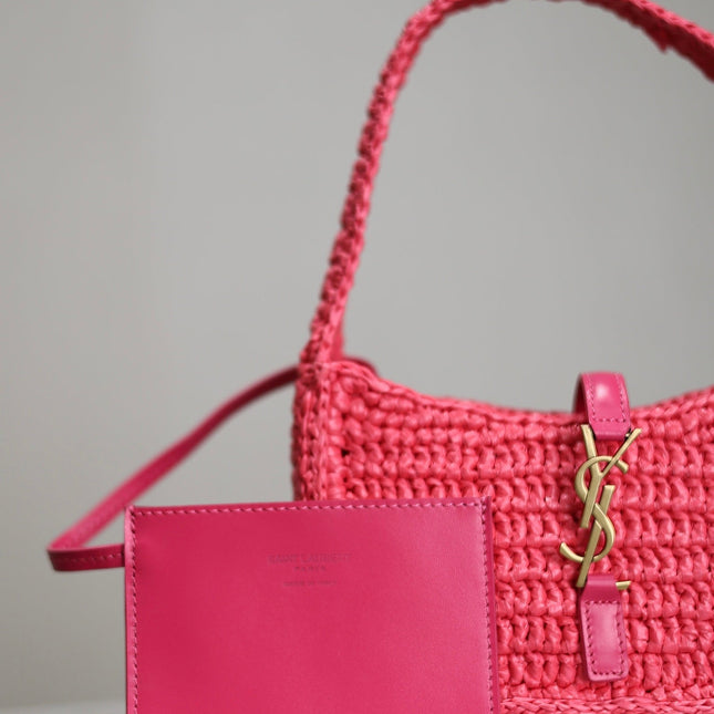LE 5 À 7 BAG  19 IN MAGENTA PINK WOVEN RAFFIA