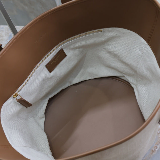 TOTE BAG 47 IN WHITE CANVAS AND BROWN LEATHER TRIM GOLD HARDWARE