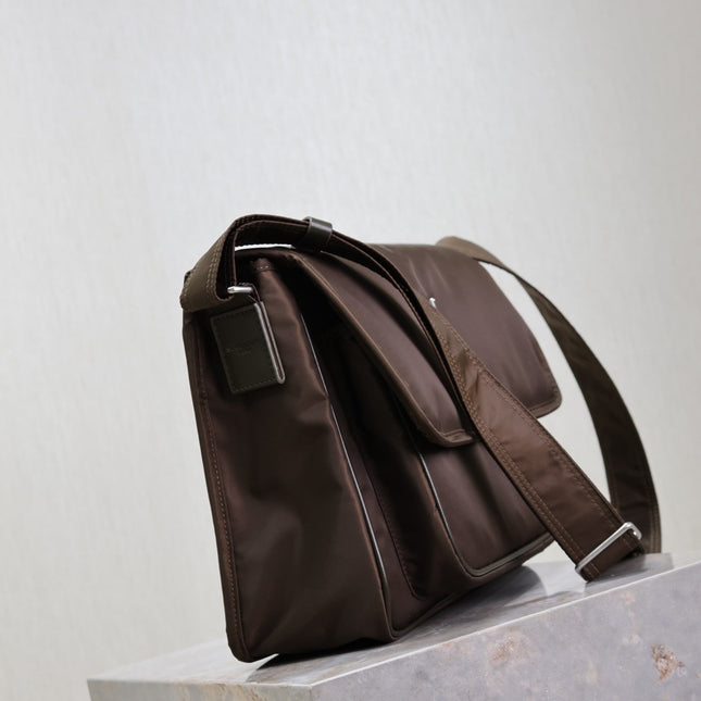 NIKI LARGE 32 IN CHOCOLATE NYLON SILVER LOGO