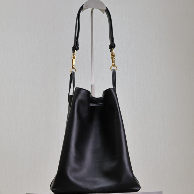 POCHON BUCKET BAG 30 IN BLACK LAMBSKIN GOLD HARDWARE