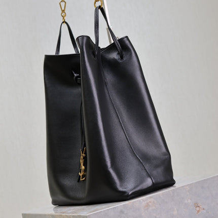 POCHON BUCKET BAG 30 IN BLACK LAMBSKIN GOLD HARDWARE