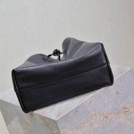 POCHON BUCKET BAG 30 IN BLACK LAMBSKIN GOLD HARDWARE