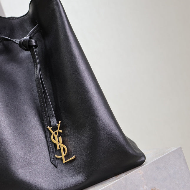 POCHON BUCKET BAG 30 IN BLACK LAMBSKIN GOLD HARDWARE