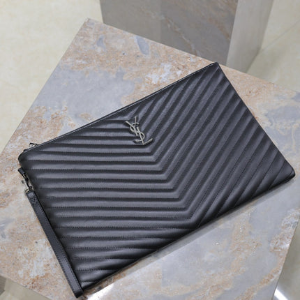 CLUTCH 36 IN BLACK QUILTED CALFSKIN SILVER BUCKLE