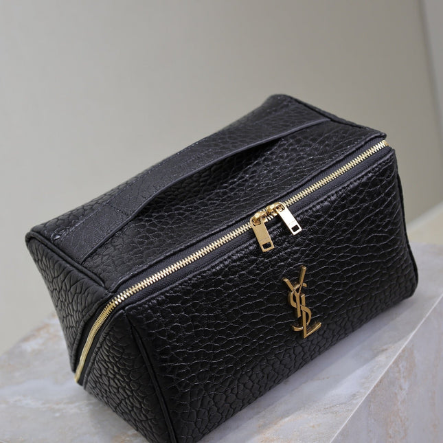 COMESTIC POUCH IN BLACK LAMBSKIN GOLD LOGO