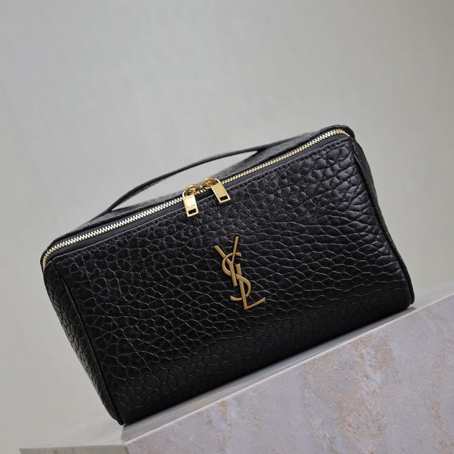 COMESTIC POUCH IN BLACK LAMBSKIN GOLD LOGO
