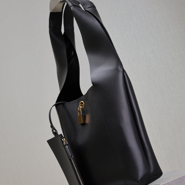 TANGER HOBO BAG 27 IN BLACK CALFSKIN