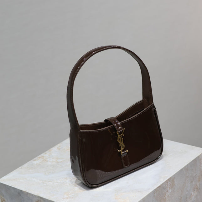 LE 5 À 7 MINI BAG 19 IN CHOCOLATE PATENT CALFSKIN GOLD LOGO