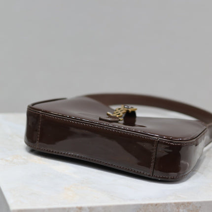 LE 5 À 7 MINI BAG 19 IN CHOCOLATE PATENT CALFSKIN GOLD LOGO