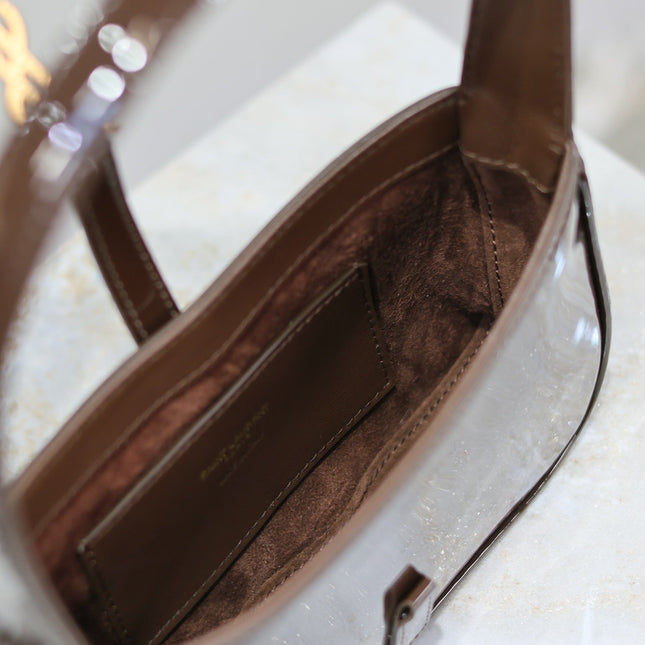 LE 5 À 7 MINI BAG 19 IN CHOCOLATE PATENT CALFSKIN GOLD LOGO