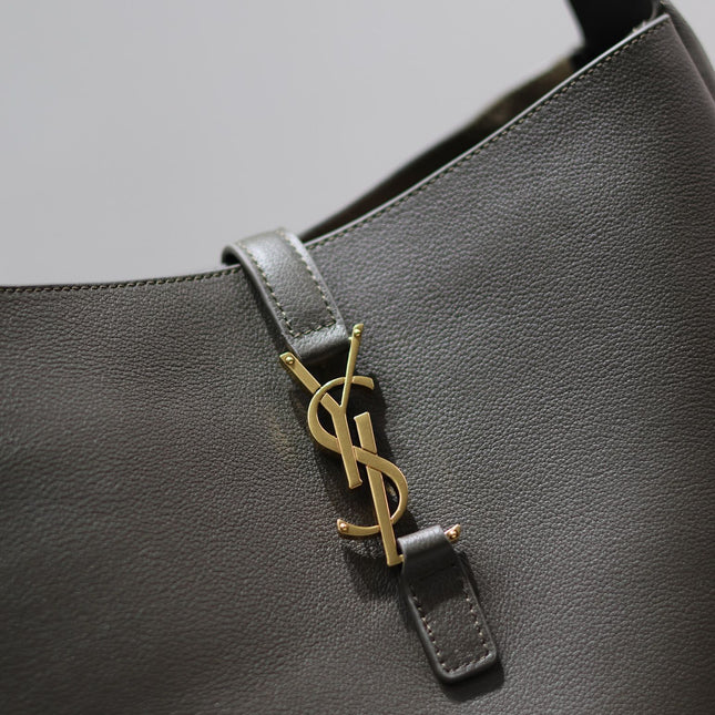 LE 5 À 7 LARGE BAG 31 IN KHAKI GREEN LAMBSKIN