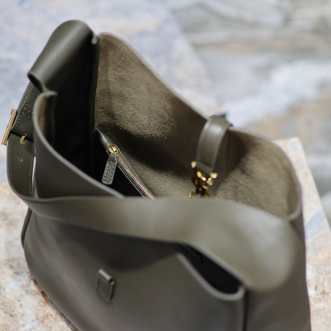LE 5 À 7 LARGE BAG 31 IN KHAKI GREEN LAMBSKIN