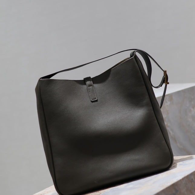 LE 5 À 7 LARGE BAG 31 IN KHAKI GREEN LAMBSKIN