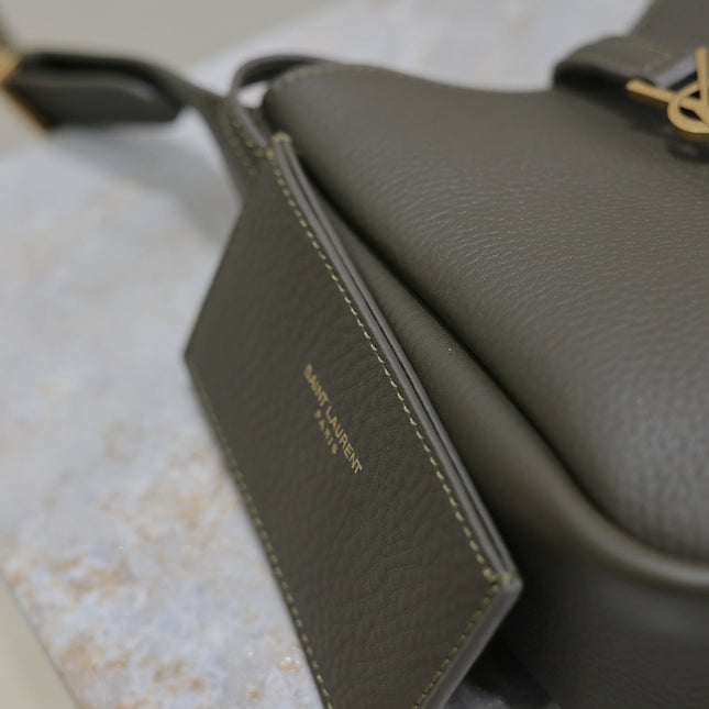 LE 5 À 7 MINI BAG 16 IN KHAKI GREEN LAMBSKIN