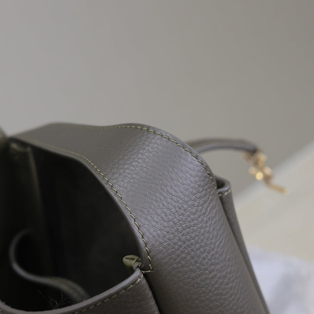 LE 5 À 7 MINI BAG 16 IN KHAKI GREEN LAMBSKIN