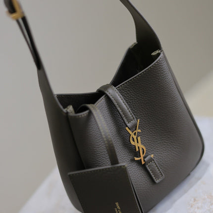 LE 5 À 7 MINI BAG 16 IN KHAKI GREEN LAMBSKIN