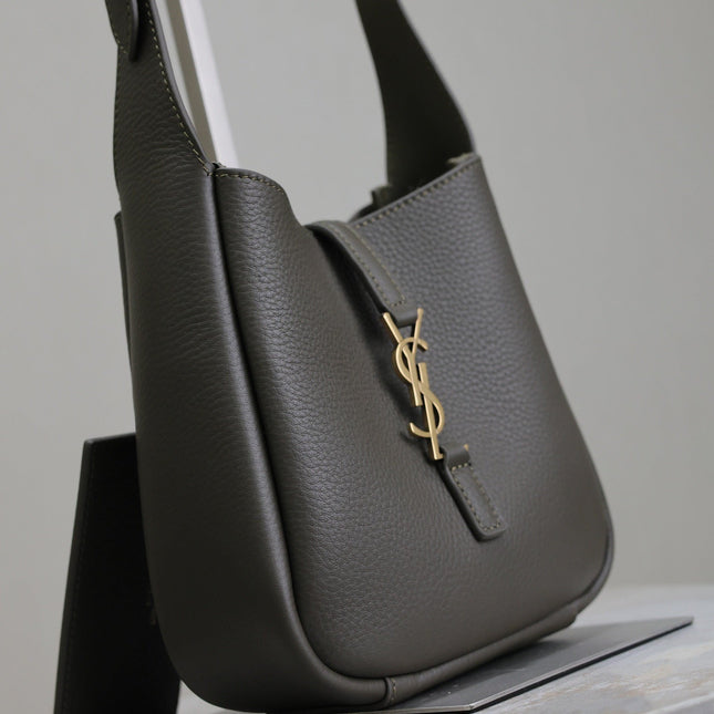 LE 5 À 7 MINI BAG 16 IN KHAKI GREEN LAMBSKIN