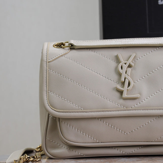 NIKI BABY 22 IN RICE WHITE LAMBSKIN GOLD CHAIN