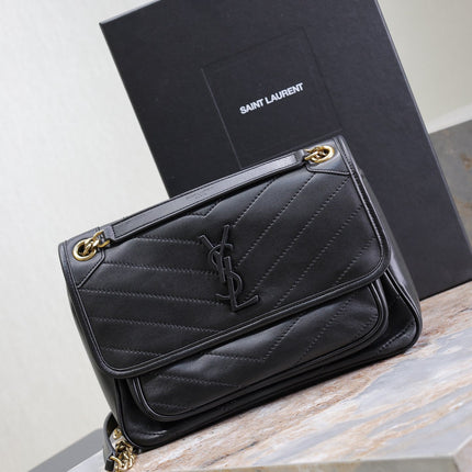 NIKI MEDIUM 28 IN BLACK LAMBSKIN BLACK LOGO GOLD CHAIN
