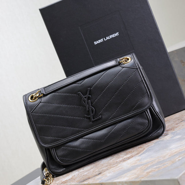 NIKI MEDIUM 28 IN BLACK LAMBSKIN BLACK LOGO GOLD CHAIN