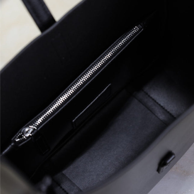 LE 5 À 7 SUPPLE BAG 23 IN BLACK CALFSKIN SILVER BUCKLE