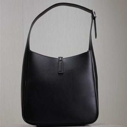 LE 5 À 7 SUPPLE BAG 23 IN BLACK CALFSKIN SILVER BUCKLE