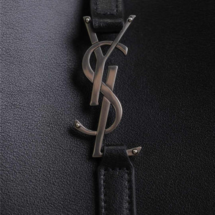 LE 5 À 7 SUPPLE BAG 23 IN BLACK CALFSKIN SILVER BUCKLE