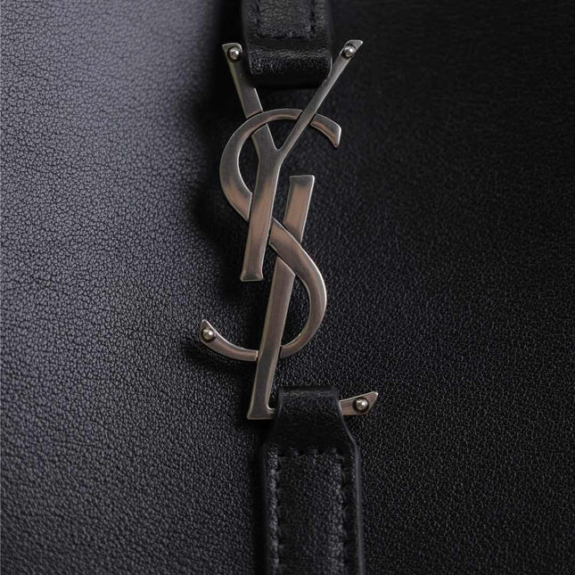 LE 5 À 7 SUPPLE BAG 23 IN BLACK CALFSKIN SILVER BUCKLE